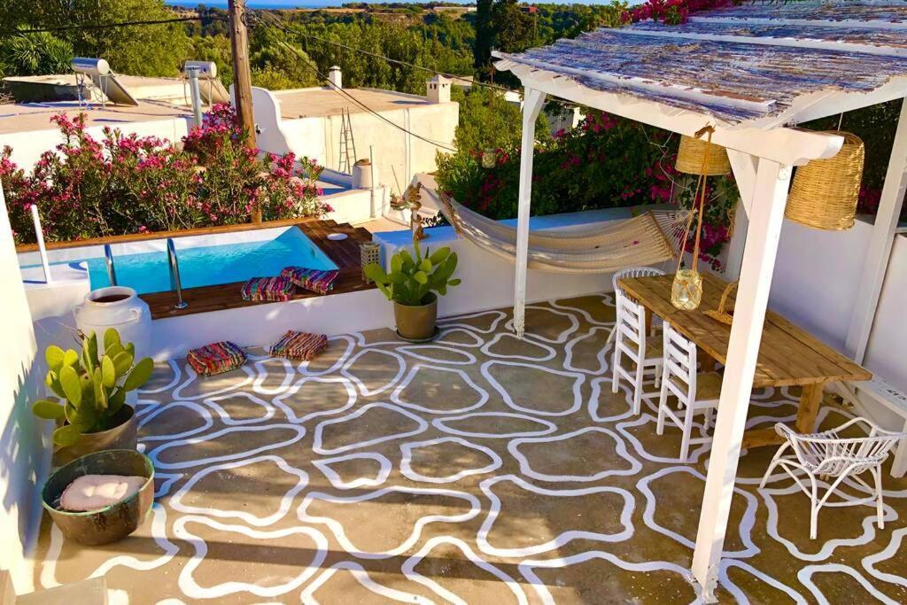 The Summer Pink House Lachania
